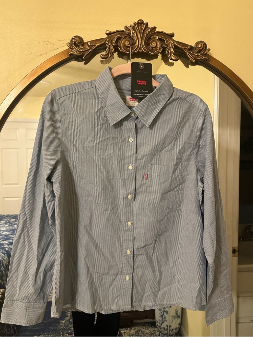 NEW Levi's Blue Pinstripe Button-Down Boyfriend Shirt Medium 💯 Cotton Retail $69